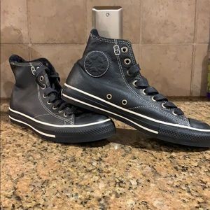 Converse • Black leather high top
